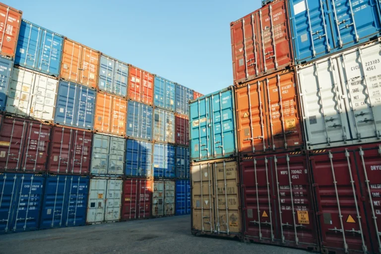 Venta de productos a empresas de la UE: claves para aplicar el IVA correctamente